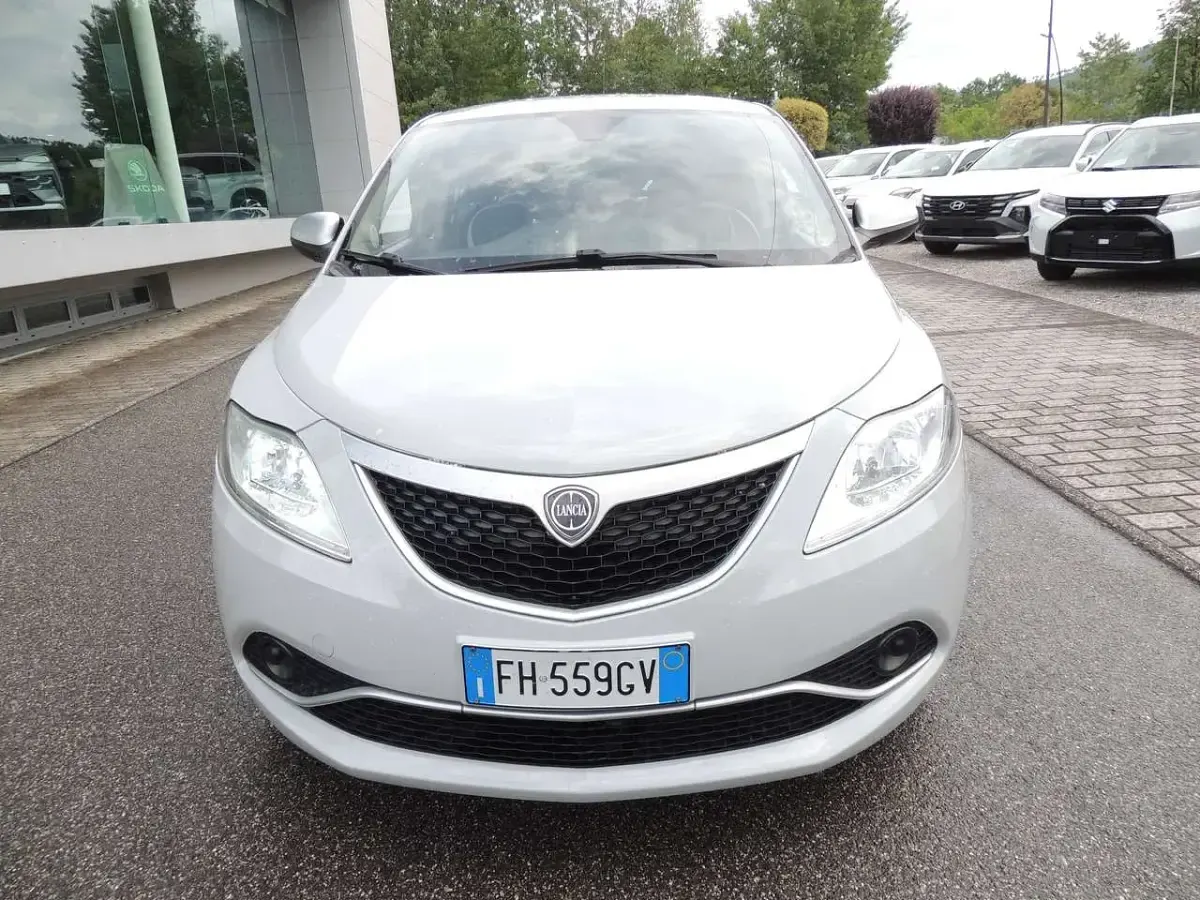 Usata Lancia Ypsilon 69 CV (50 kW) 2017 Grigio Utilitaria