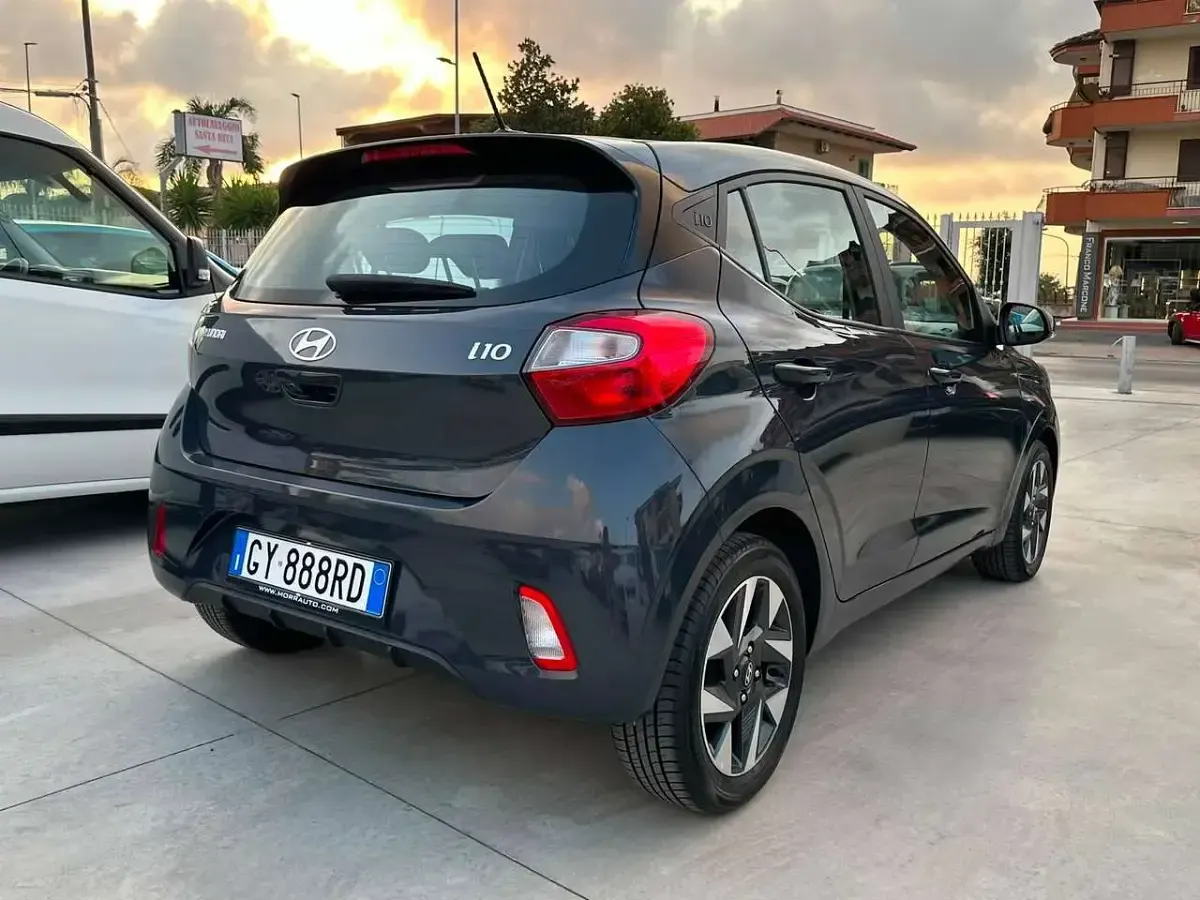 Usata Hyundai i10 63 CV (46 kW) 2025 Grigio Utilitaria