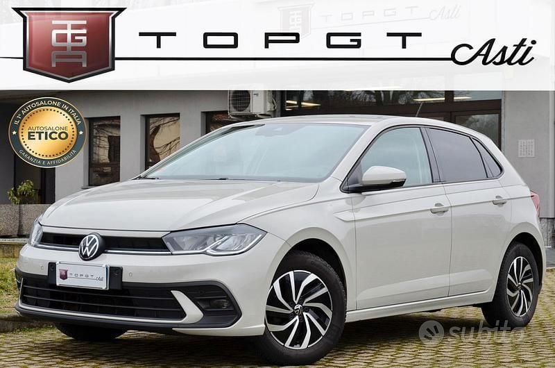 Usata VW Polo Life 95 CV (69 kW) 2023 Grigio Utilitaria