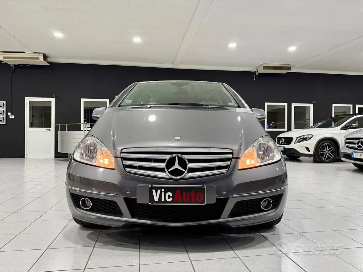 Usata Mercedes A180 Avantgarde 116 CV (85 kW) 2012 Grigio Utilitaria