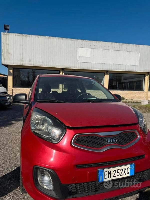 Usata Kia Picanto 68 CV (50 kW) 2012 Rosso Utilitaria