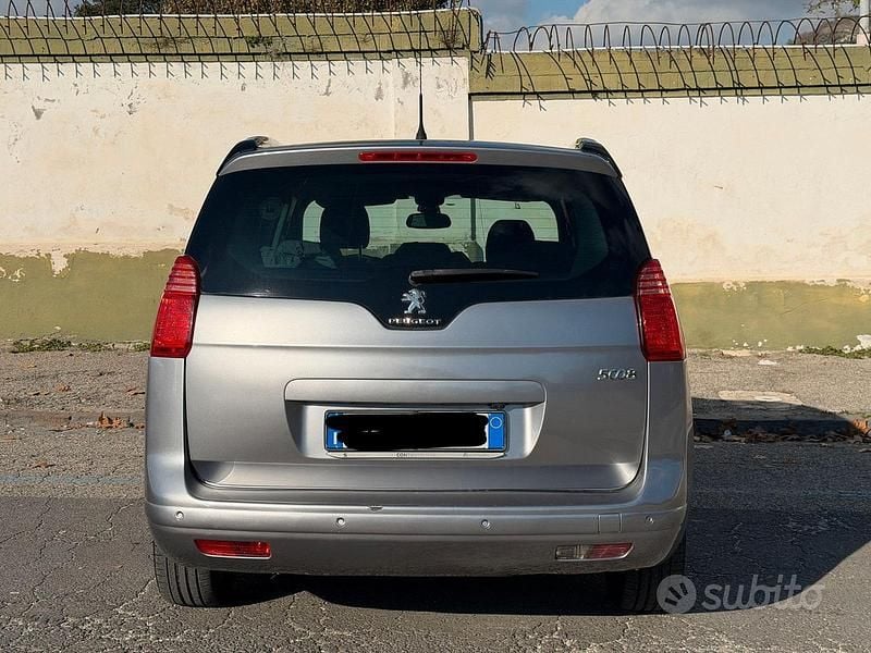 Usata Peugeot 5008 Allure 150 CV (110 kW) 2016 Argento Berlina