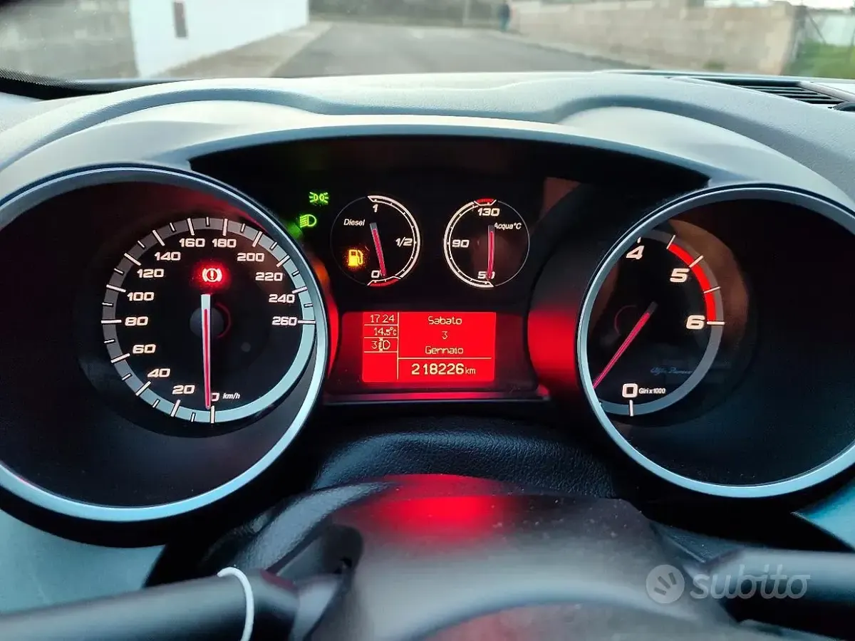 Usata Alfa Romeo Giulietta 105 CV (77 kW) 2012 Grigio Utilitaria