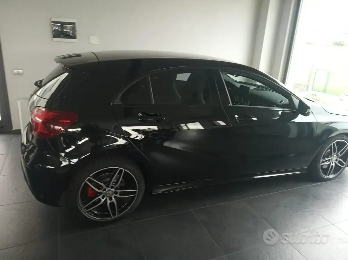 Usata Mercedes 220 AMG line 177 CV (130 kW) 2016 Nero Berlina