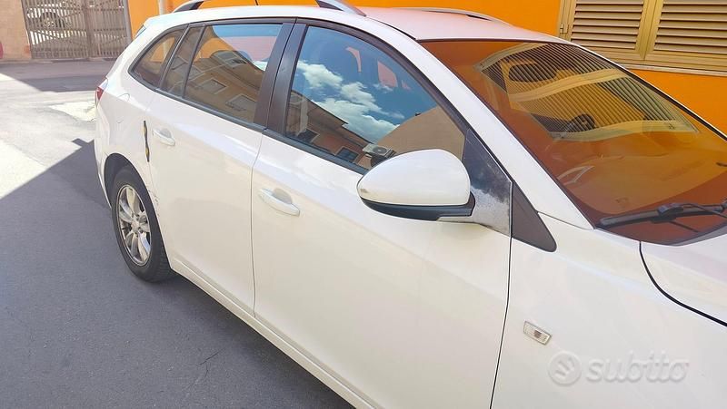 Usata Chevrolet Cruze 131 CV (96 kW) 2013 Bianco Station wagon