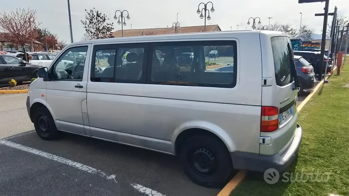 Usata VW Caravelle 131 CV (96 kW) 2006 Furgone