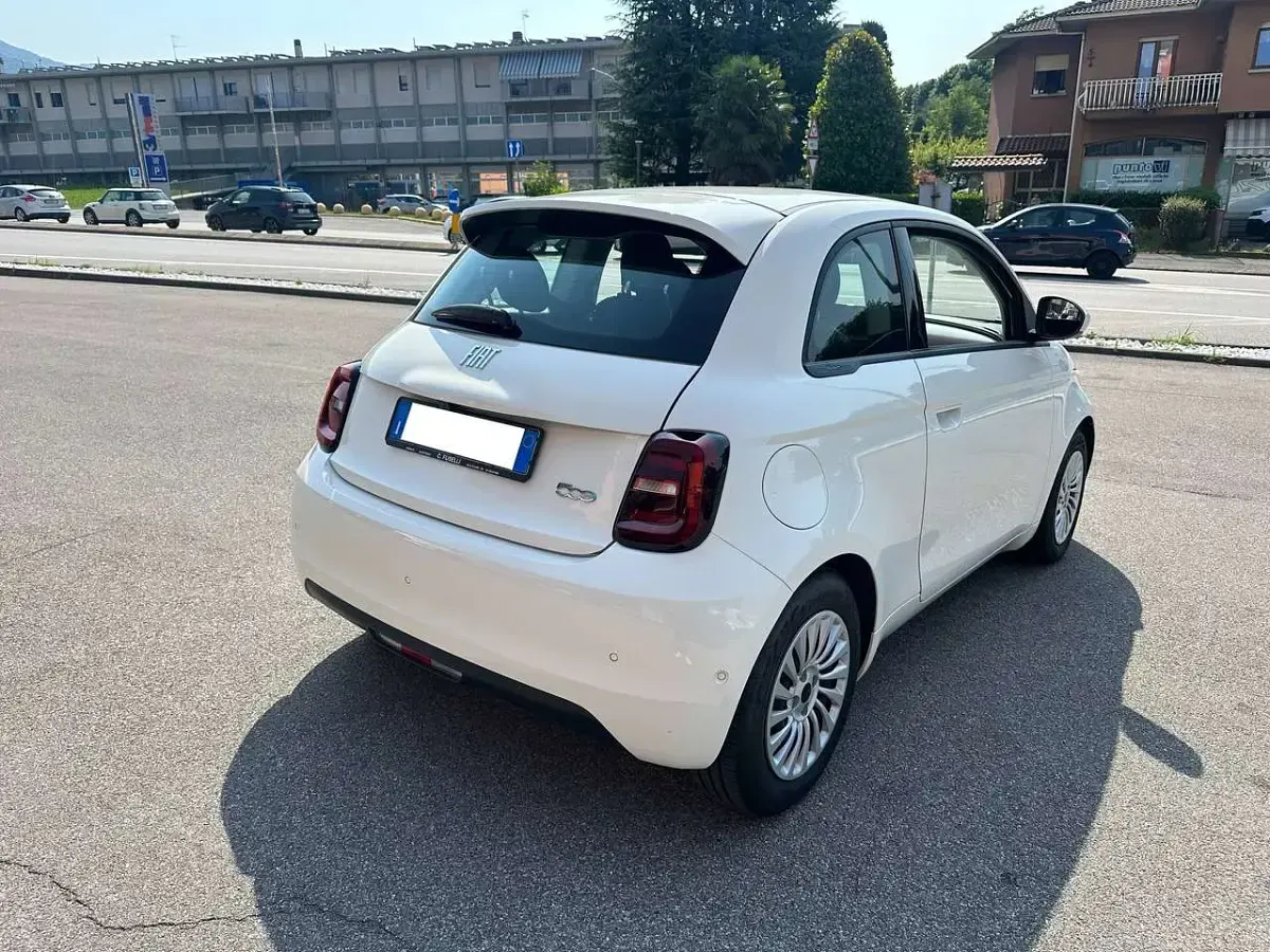 Usata Fiat 500e Icon 86 kW (118 CV) 2025 Bianco Utilitaria