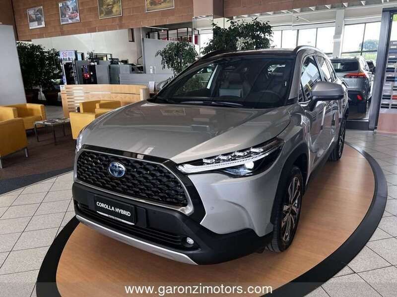 Argento Usata 2023 Toyota Corolla Cross Lounge SUV | 35.990 € - Immagine 1/4