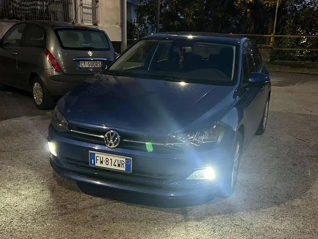Usata VW Polo Comfortline 101 CV (74 kW) 2019 Blu/azzurro Utilitaria