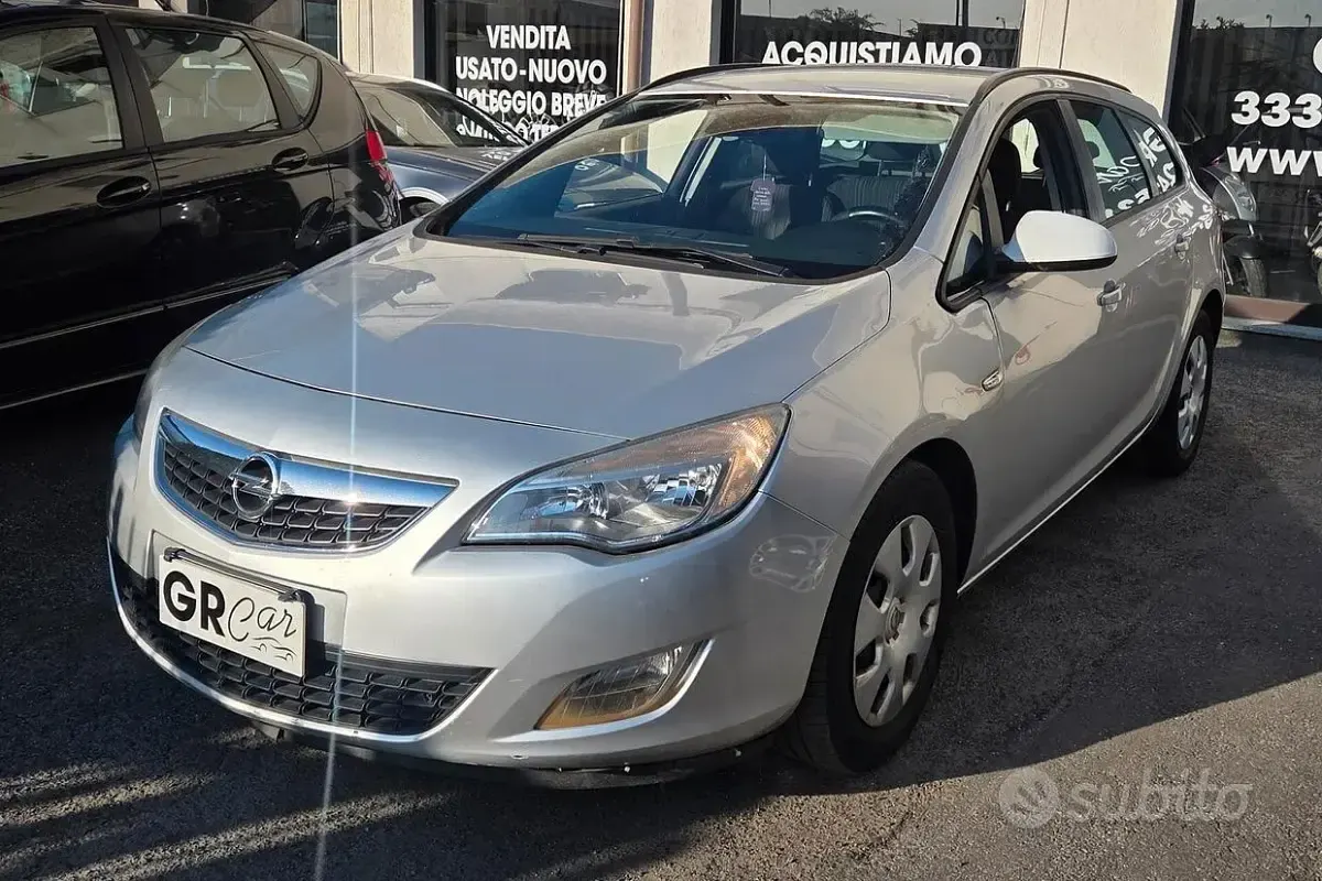 Usata Opel Astra Cosmo 110 CV (80 kW) 2011 Grigio Station wagon