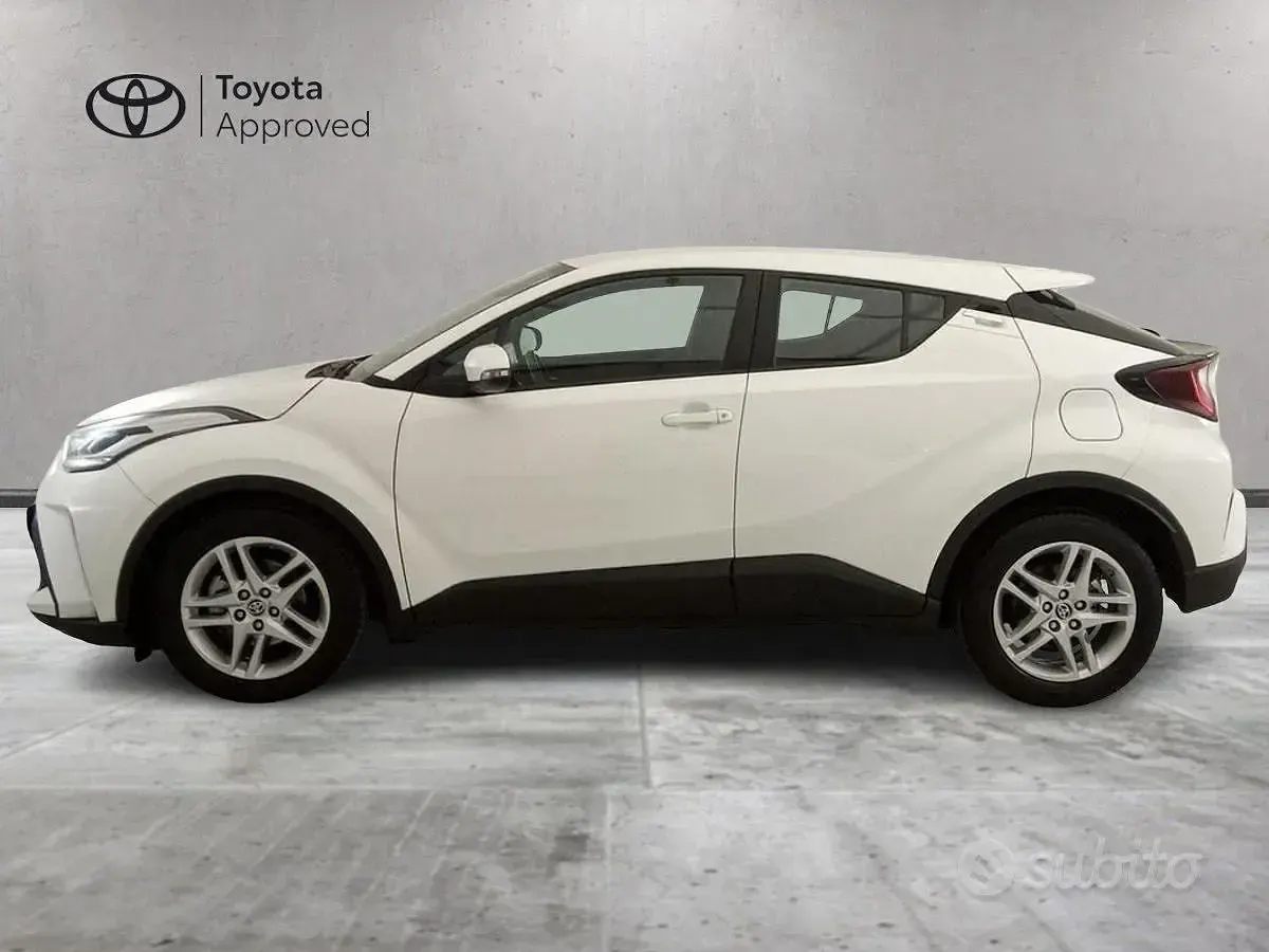 Usata Toyota C-HR Active 122 CV (89 kW) 2022 Bianco SUV