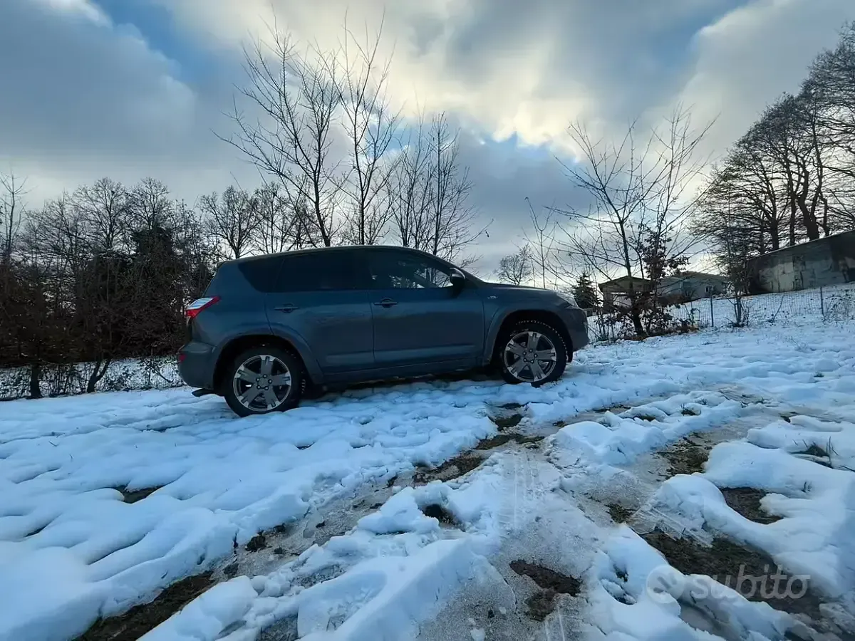 Usata Toyota RAV4 150 CV (110 kW) 2009 Grigio SUV