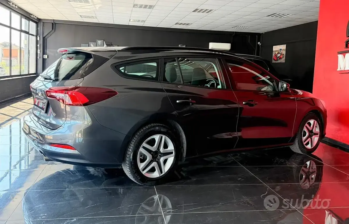 Usata Ford Focus ST-Line 120 CV (88 kW) 2022 Grigio Station wagon