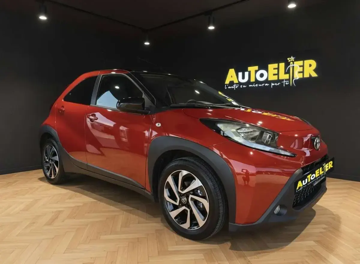 Usata Toyota Aygo X Trend 72 CV (52 kW) 2023 Bicolore SUV