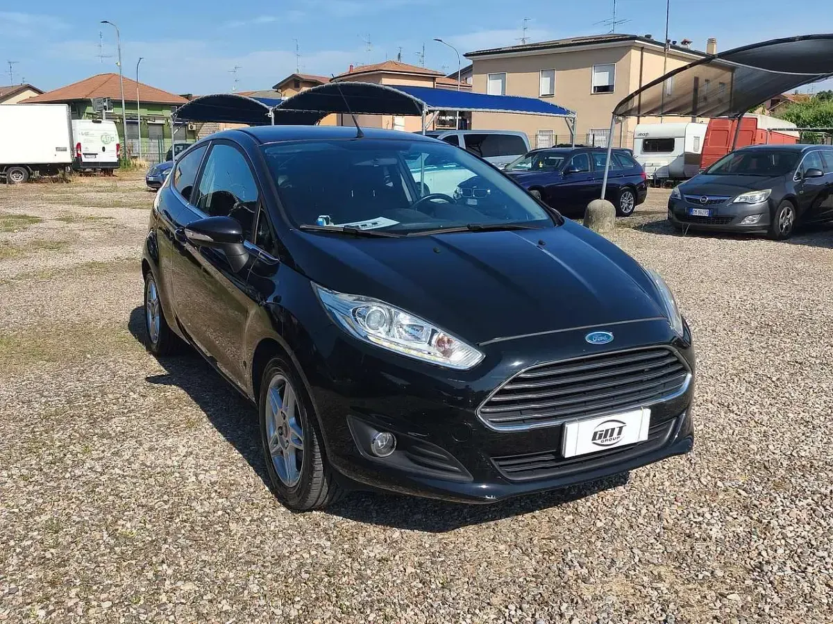 Usata Ford Fiesta Titanium 80 CV (58 kW) 2015 Nero Utilitaria