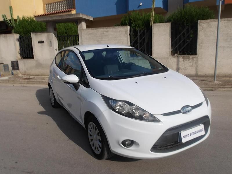 Usata Ford Fiesta Titanium 82 CV (60 kW) 2009 Blu Utilitaria