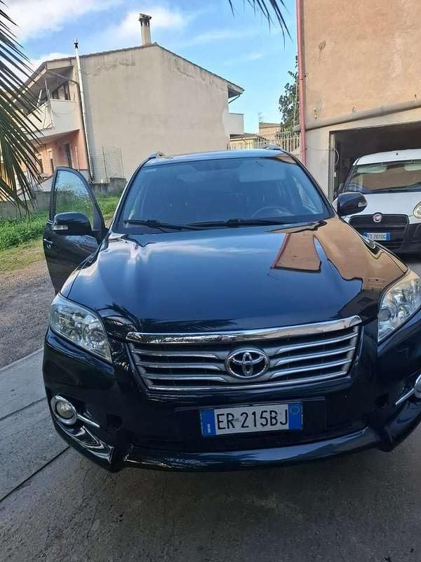 Usata Toyota RAV4 Lounge 150 CV (110 kW) 2013 Blu notte SUV