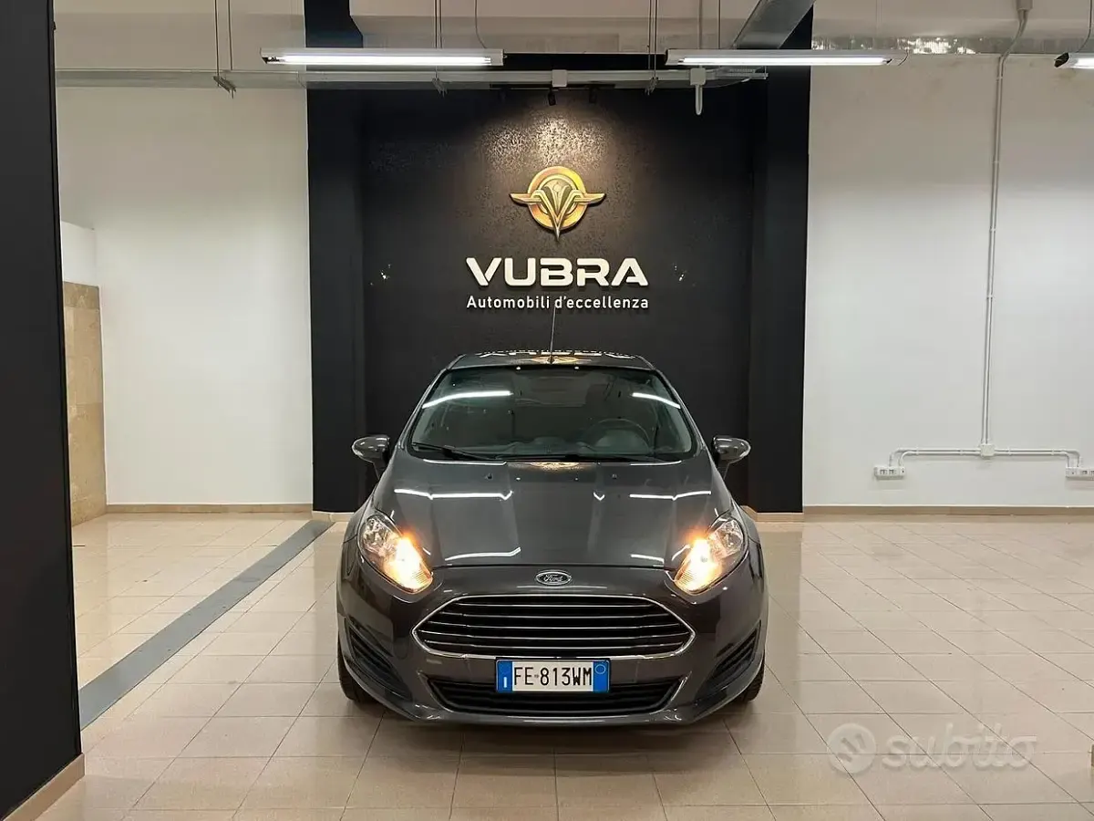 Usata Ford Fiesta Business Edition 75 CV (55 kW) 2016 Grigio Utilitaria