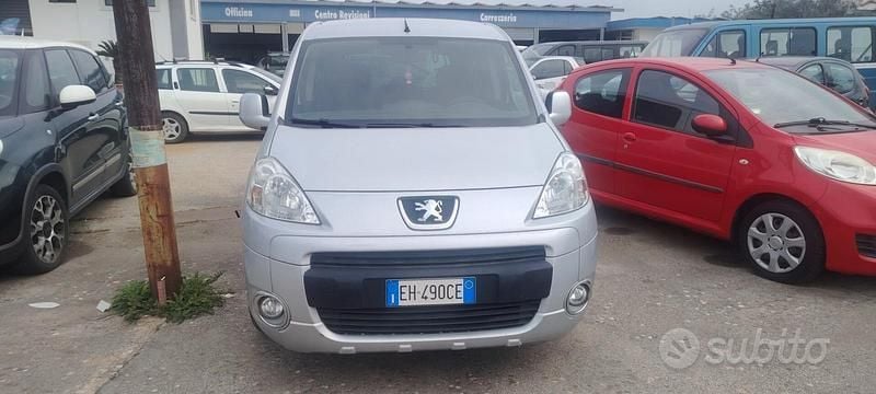 Usata Peugeot Partner Tepee Outdoor 92 CV (67 kW) 2011 Grigio Monovolume
