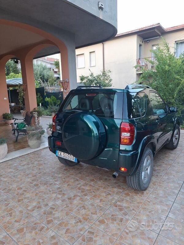 Usata Toyota RAV4 128 CV (94 kW) 2003 Verde SUV