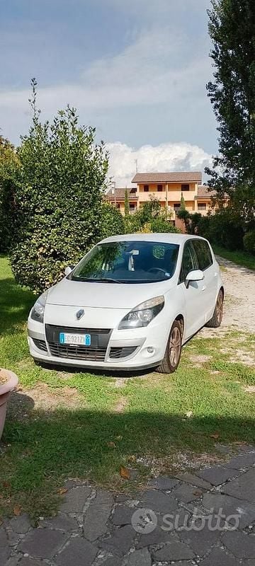 Usata Renault Scénic III XMOD 105 CV (77 kW) 2010 Bianco Monovolume