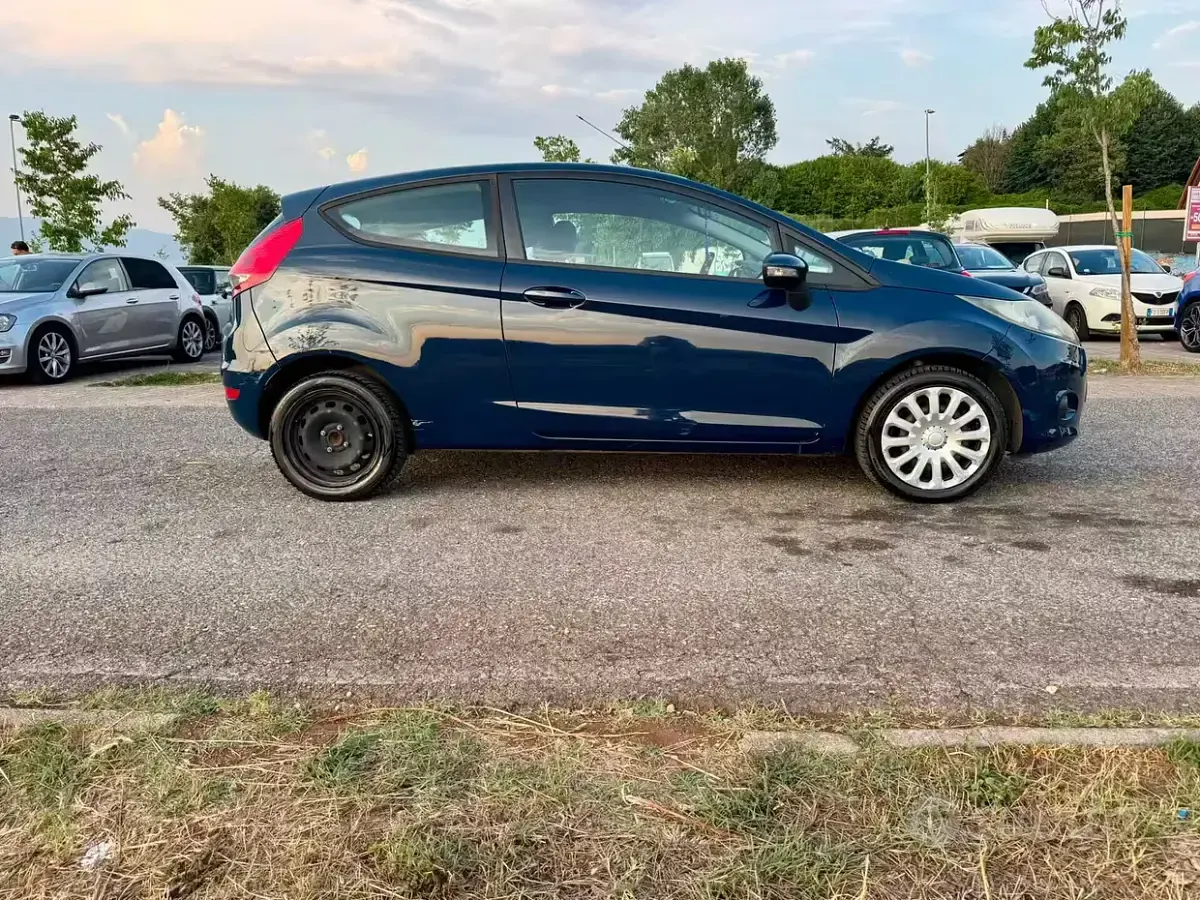 Usata Ford Fiesta Titanium 92 CV (67 kW) 2009 Bluazzurro Berlina