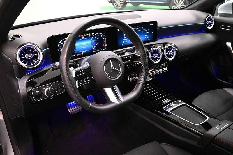 Usata Mercedes A180 AMG Line Premium 136 CV (100 kW) 2024 Grigio