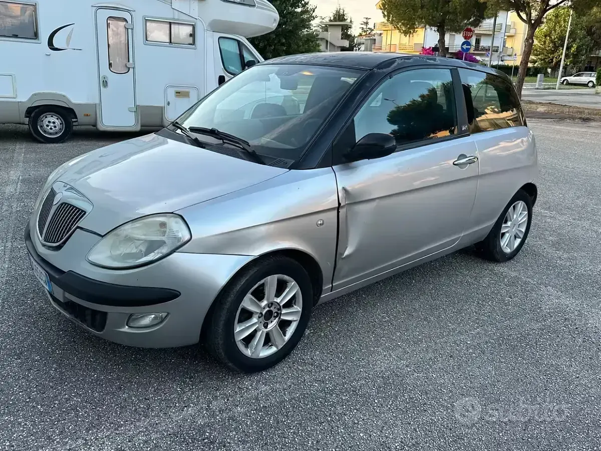 Usata Lancia Ypsilon 60 CV (44 kW) 2006 Grigio Utilitaria