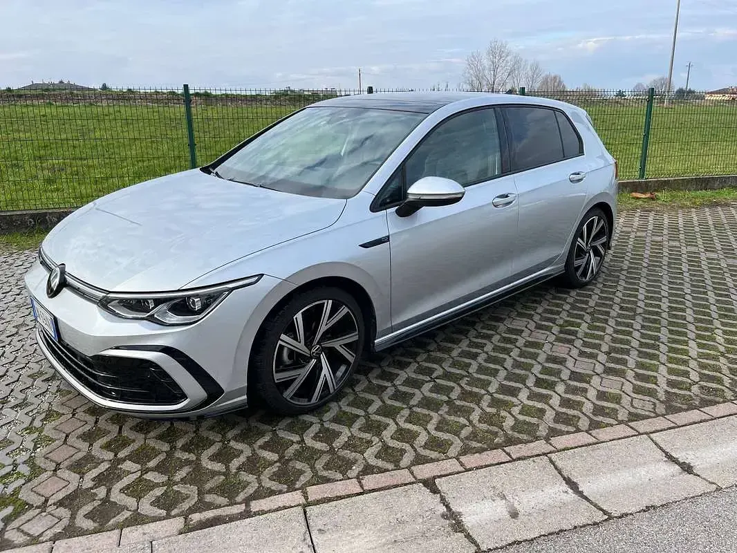 Usata VW Golf VIII R-line 150 CV (110 kW) 2023 Argento Berlina