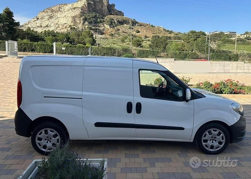 Usata Fiat Doblò 105 CV (77 kW) 2015 Bianco Monovolume