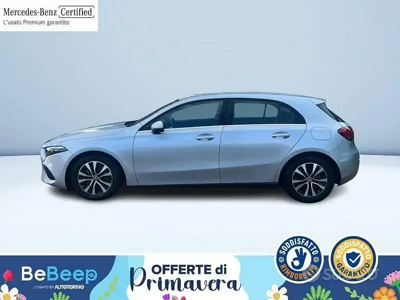 Usado Mercedes A180 Advanced 116 HP (85 kW) 2025 Prateado Sedan