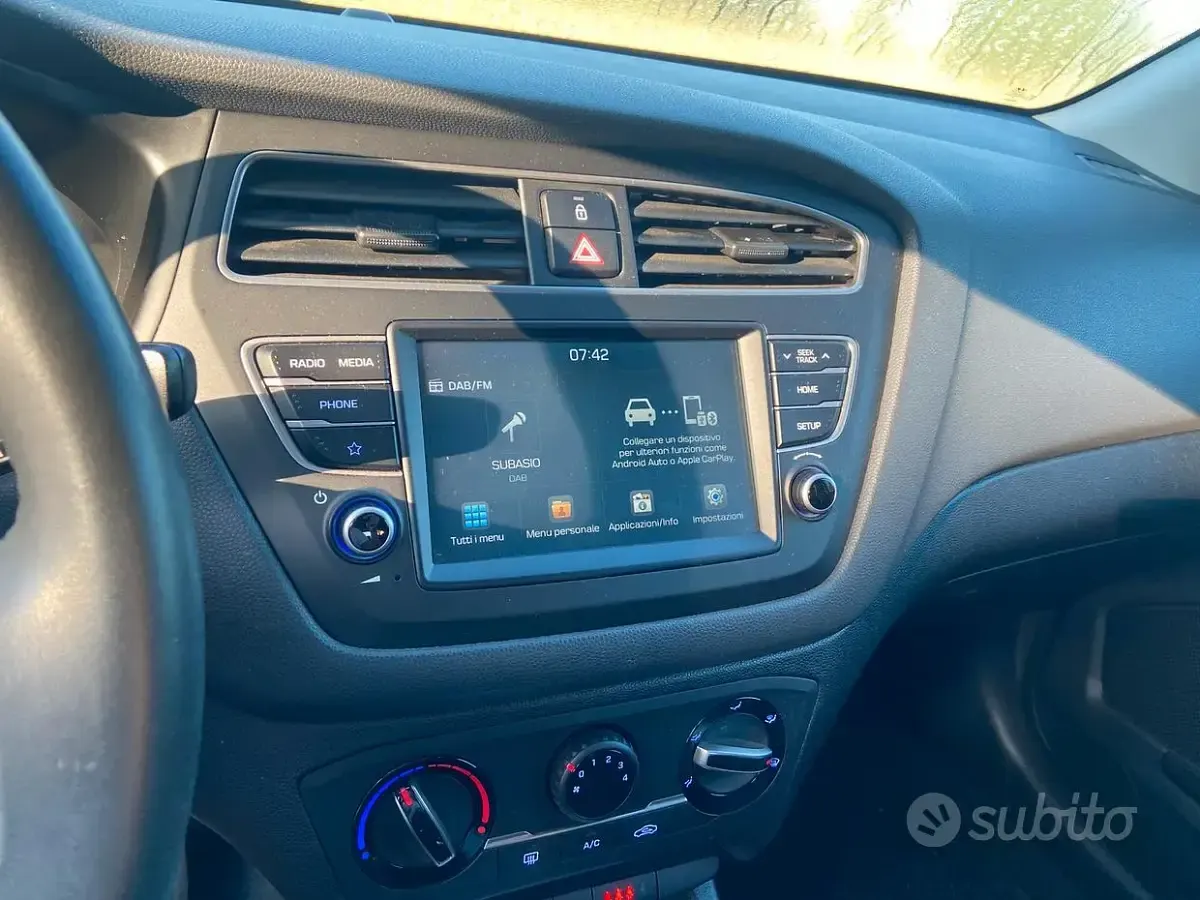 Usata Hyundai i20 75 CV (55 kW) 2020 Grigio Utilitaria