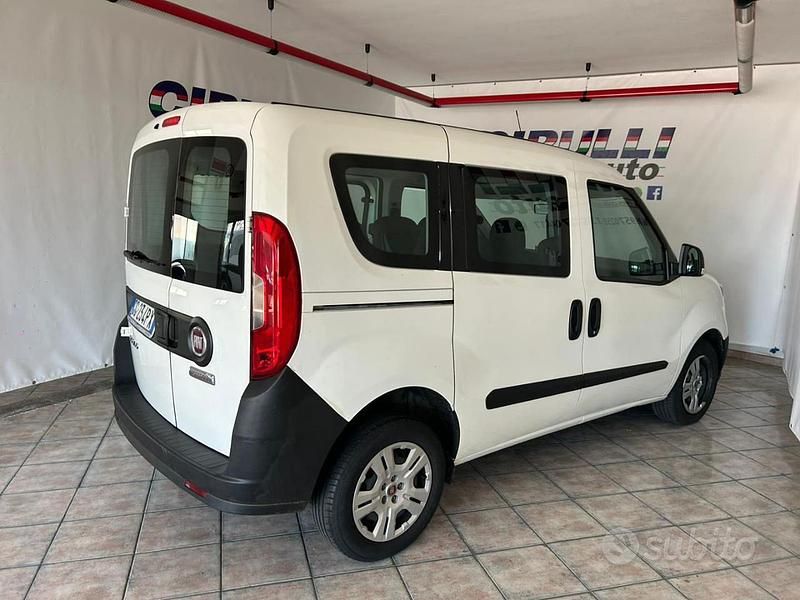 Usata Fiat Doblò Easy 90 CV (66 kW) 2021 Bianco pastello Monovolume
