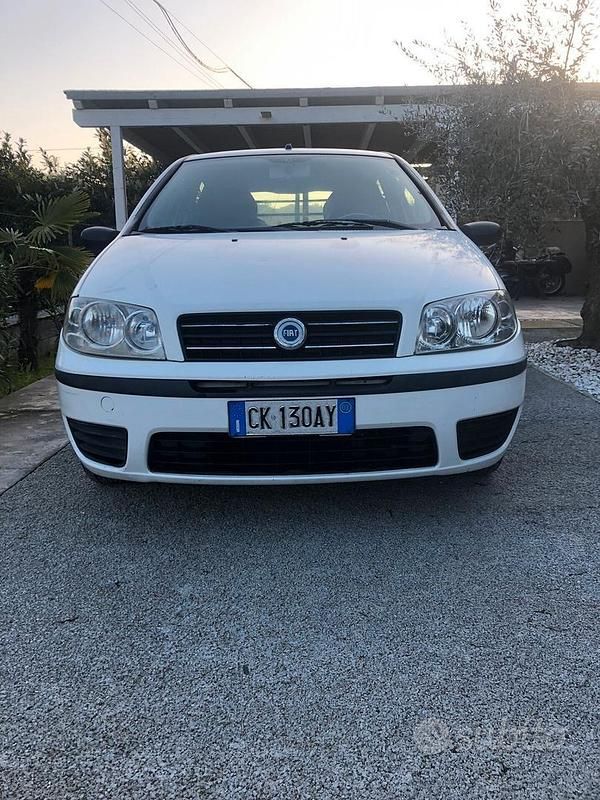 Usata Fiat Punto 86 CV (63 kW) 2003 Bianco Utilitaria