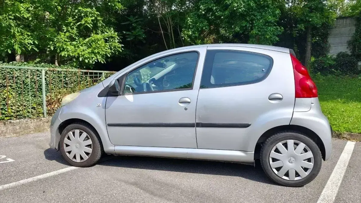 Usata Peugeot 107 68 CV (50 kW) 2008 Grigio Utilitaria