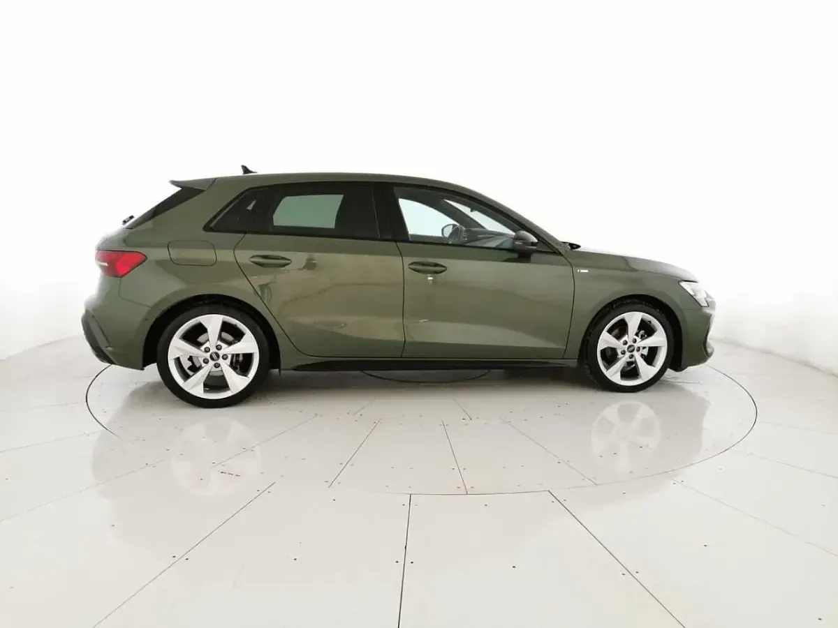 Usata Audi A3 S-Line 150 CV (110 kW) 2025 Verde Berlina