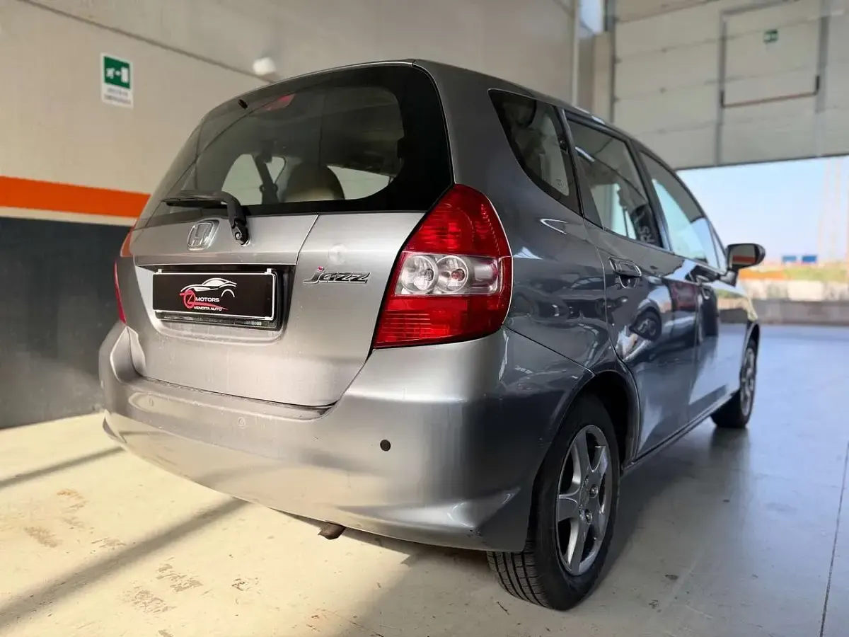 Usata Honda Jazz ES 83 CV (61 kW) 2007 Grigio Utilitaria