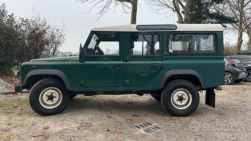 Usata Land Rover Defender 122 CV (89 kW) 2004 Verde Station wagon