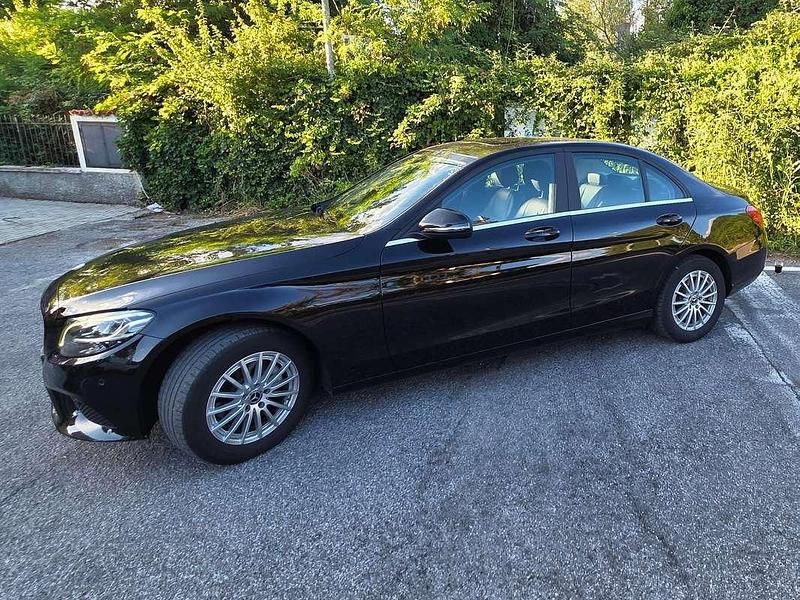 Usata Mercedes C200 160 CV (117 kW) 2019 Nero Berlina