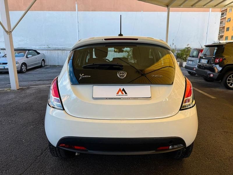 Usata Lancia Ypsilon Silver 69 CV (50 kW) 2021 Bianco Utilitaria