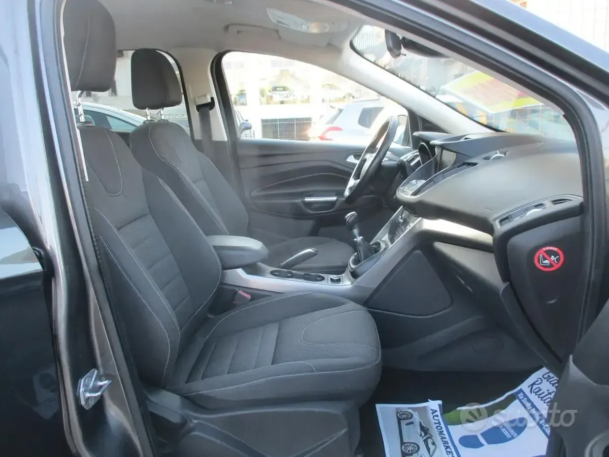 Usata Ford Kuga Titanium 120 CV (88 kW) 2016 Grigio SUV