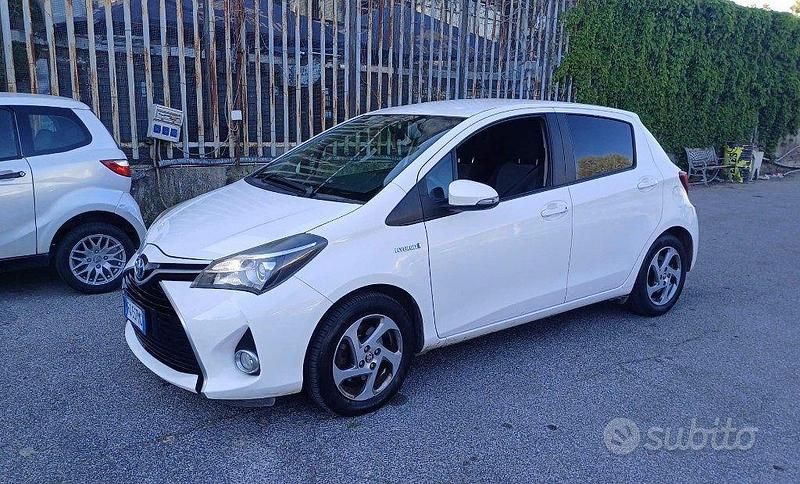 Usata Toyota Yaris Hybrid Active 73 CV (53 kW) 2016 Bianco Berlina