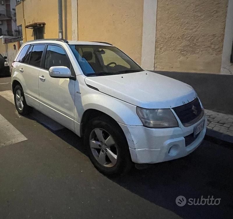 Second-hand Suzuki Vitara 109 CP (80 kW) 2010 Alb SUV