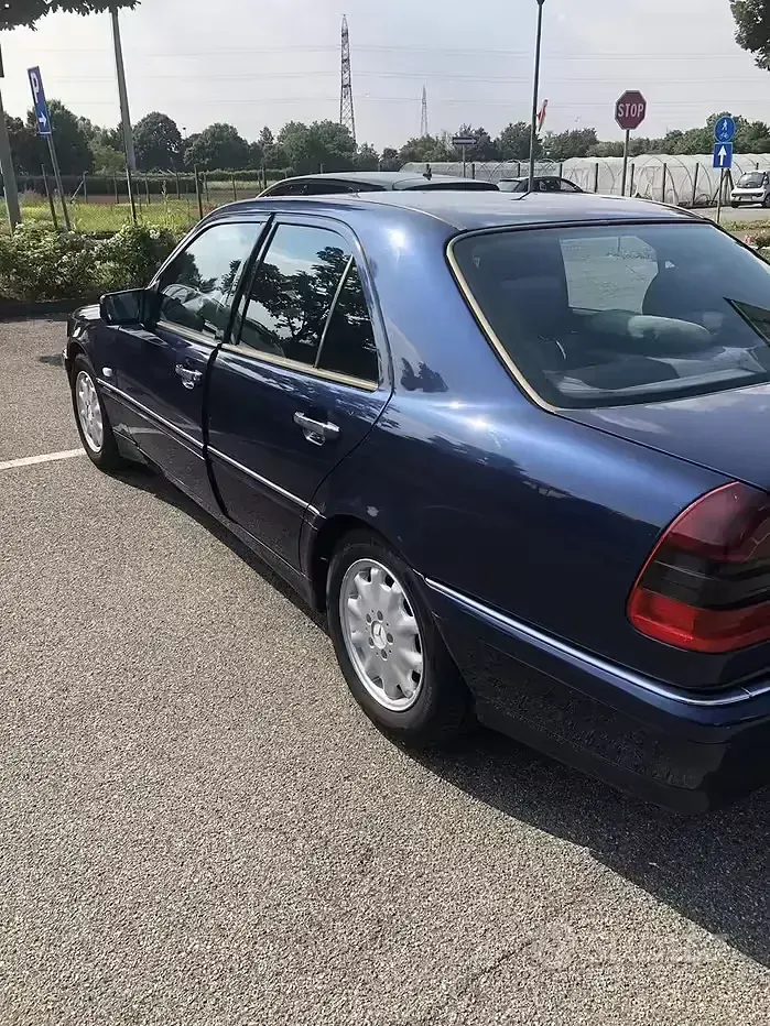 Begagnad Mercedes C180 Elegance 122 HK (89 kW) 1999 Blå Sedan