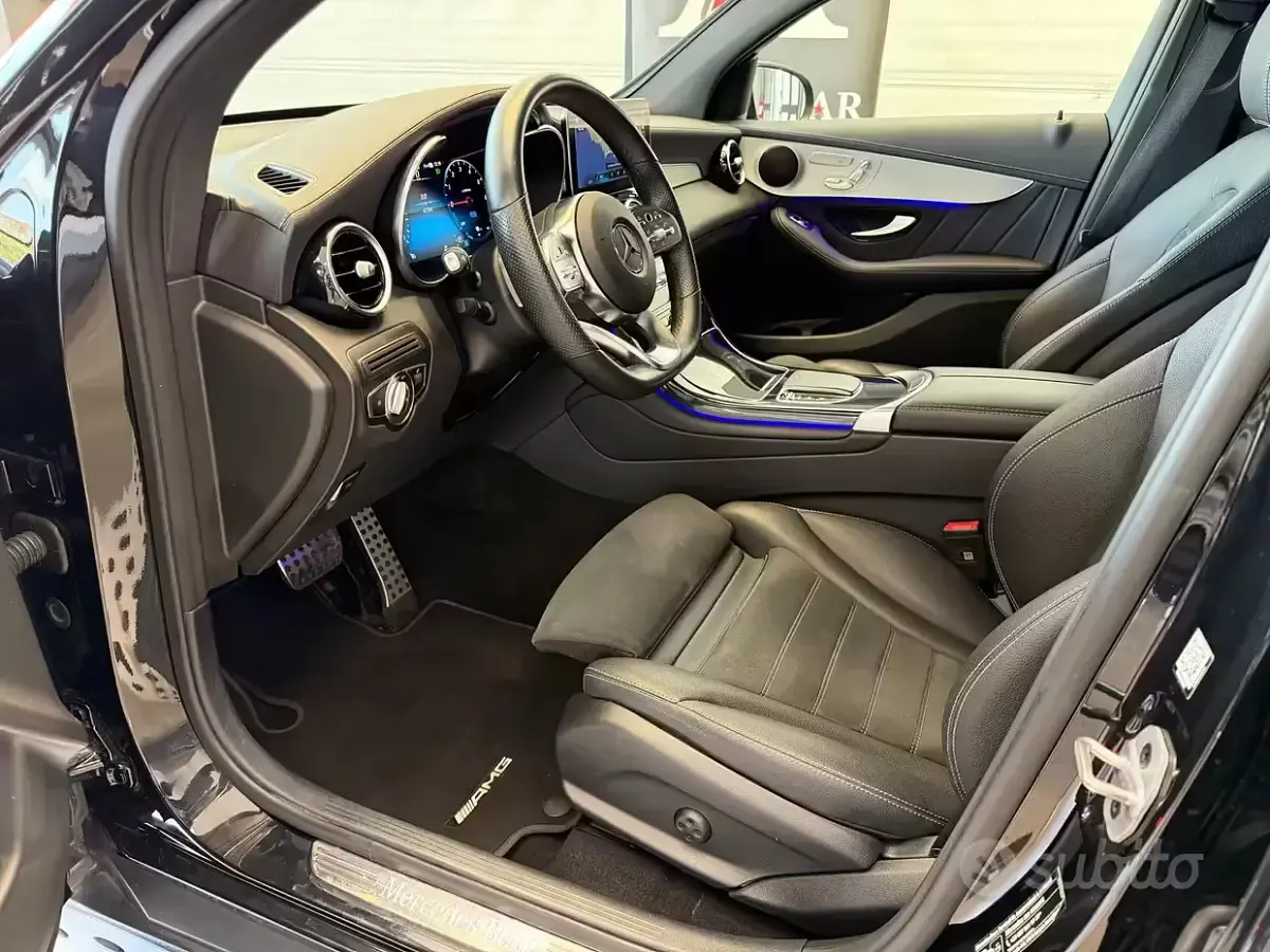 Käytetty Mercedes GLC300 Premium 194 HP (142 kW) 2023 Musta Coupe - kaksiovinen