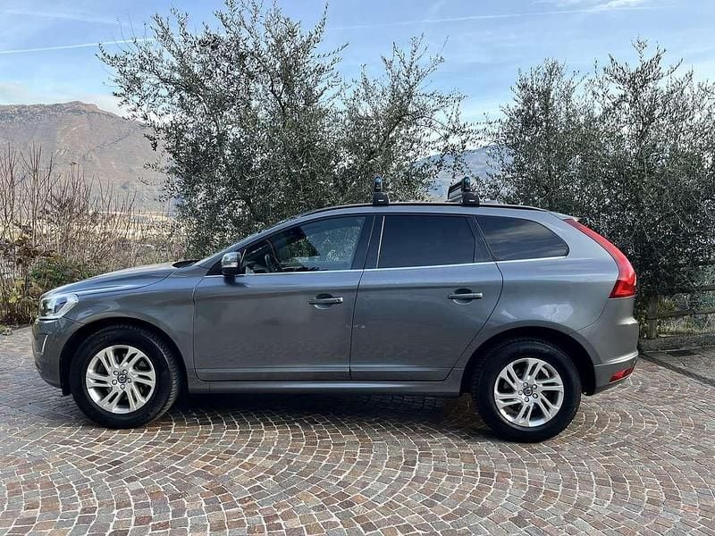 Usata Volvo XC60 Momentum 190 CV (139 kW) 2016 Grigio SUV