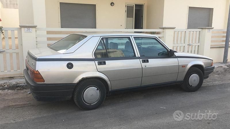 Usata Alfa Romeo 75 1987 Grigio Berlina