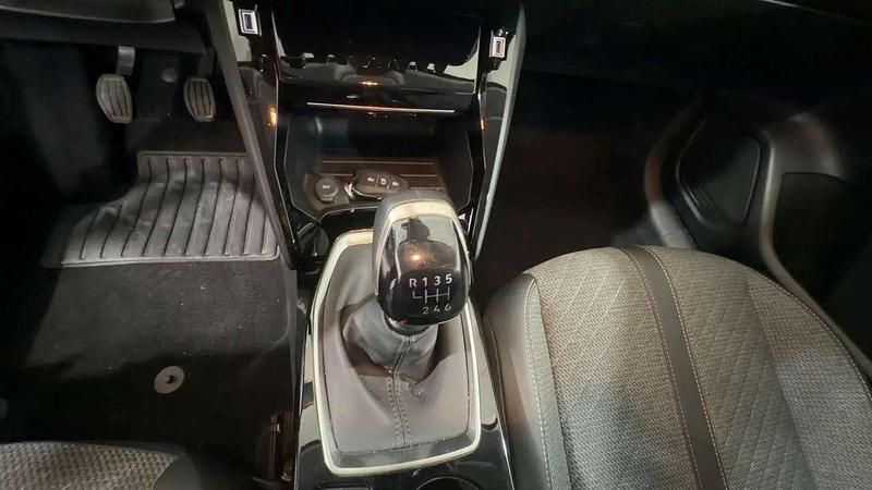 Usata Peugeot 208 Allure 101 CV (74 kW) 2024 Grigio Utilitaria