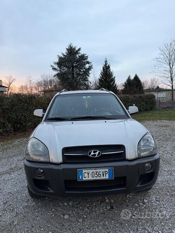 Usata Hyundai Tucson Active 140 CV (102 kW) 2006 Grigio SUV