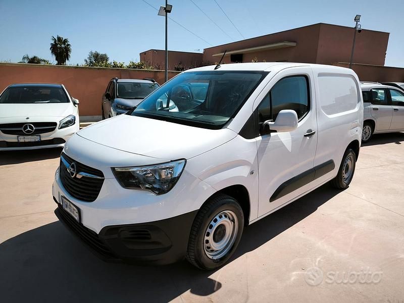 Usata Opel Combo 101 CV (74 kW) 2021 Bianco Monovolume